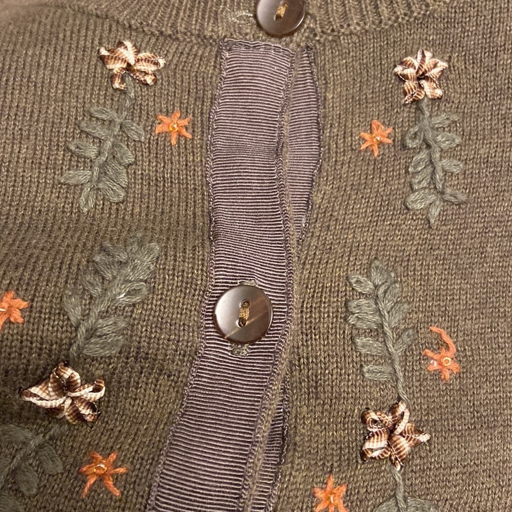 Van Heusen Granny Style Dark Olive Flower Embroidery Button Sweater. - Picture 5 of 5